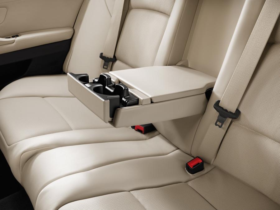  BMW 5-Series Long Wheelbase 2011 года  (фото 14 из 25)